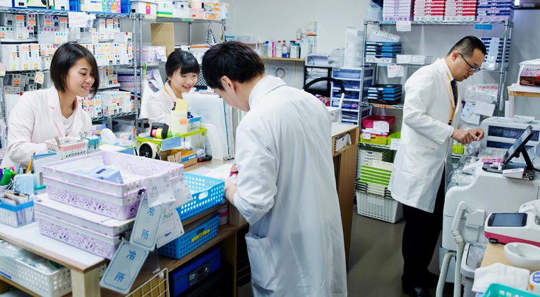 まずは店舗見学から